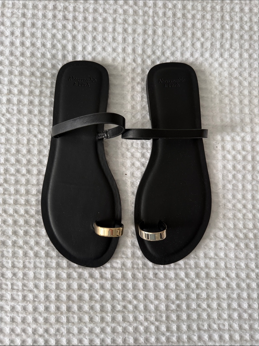 Abercrombie & Fitch Black Leather Toe-Ring Sandals